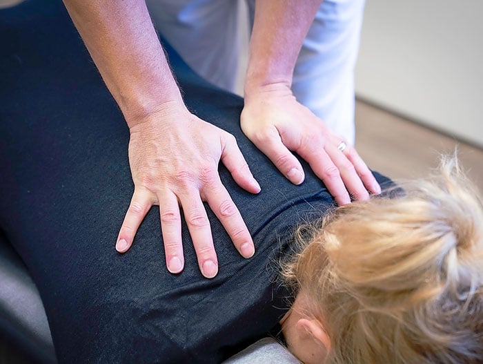 American Chiropractic - Amerikanische Chiropraktiker In Köln Chiropraktiker Behandlung im Detail | American Chiro Care