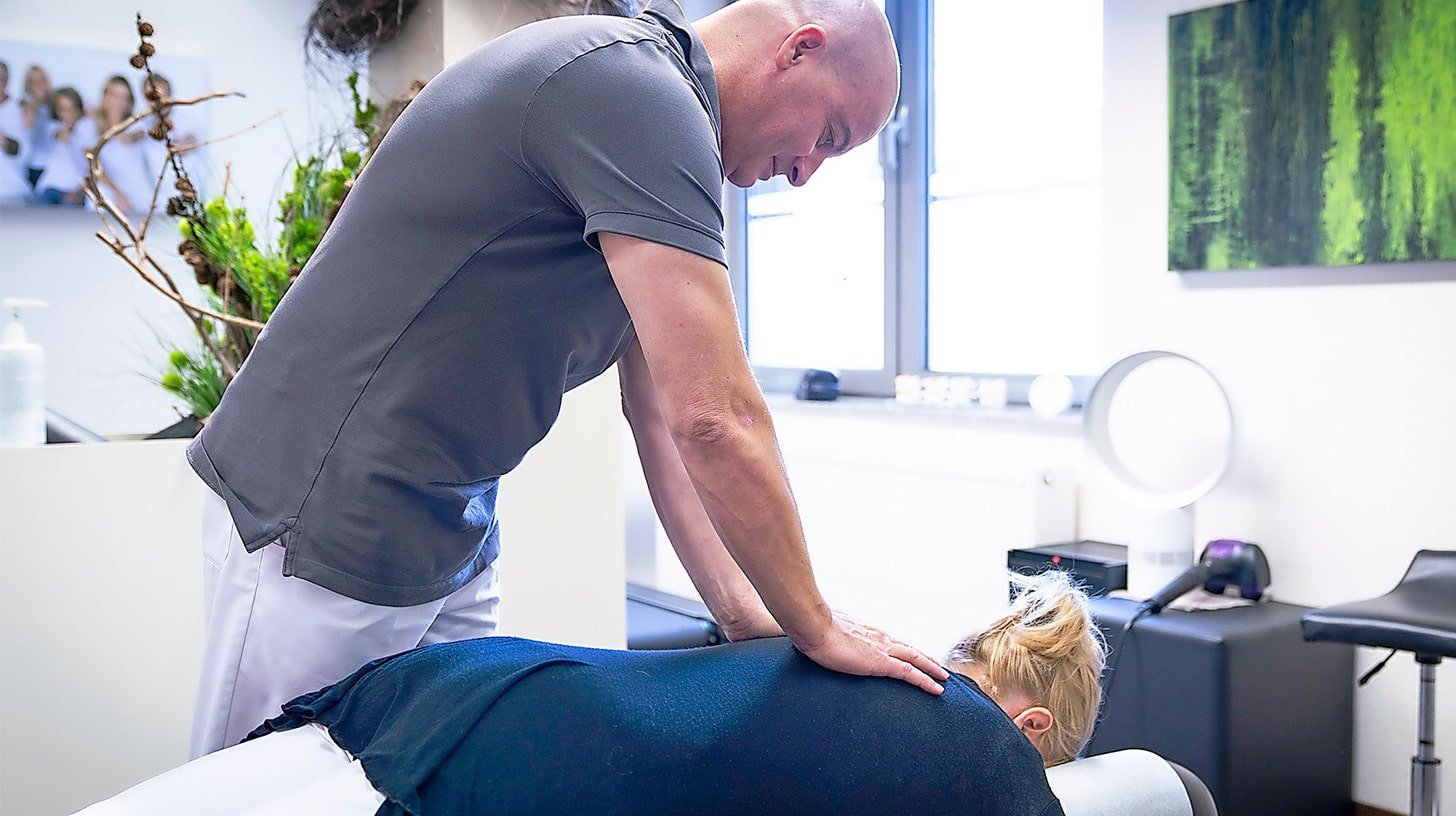 nackenverspannung loesen nackenverspannung loesen