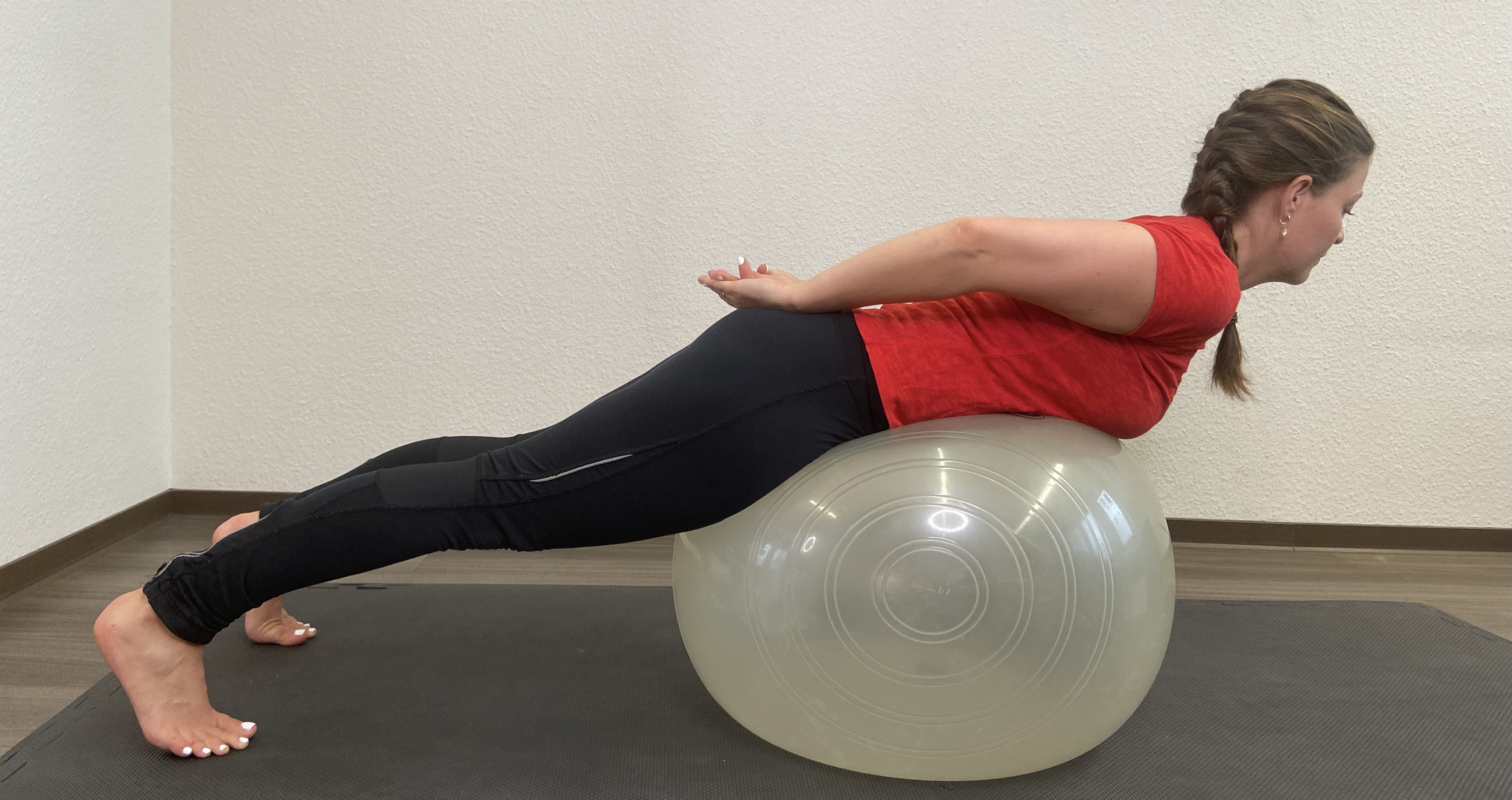 Unterer Rücken Übung mit Ball Unterer Rücken Übung mit Ball